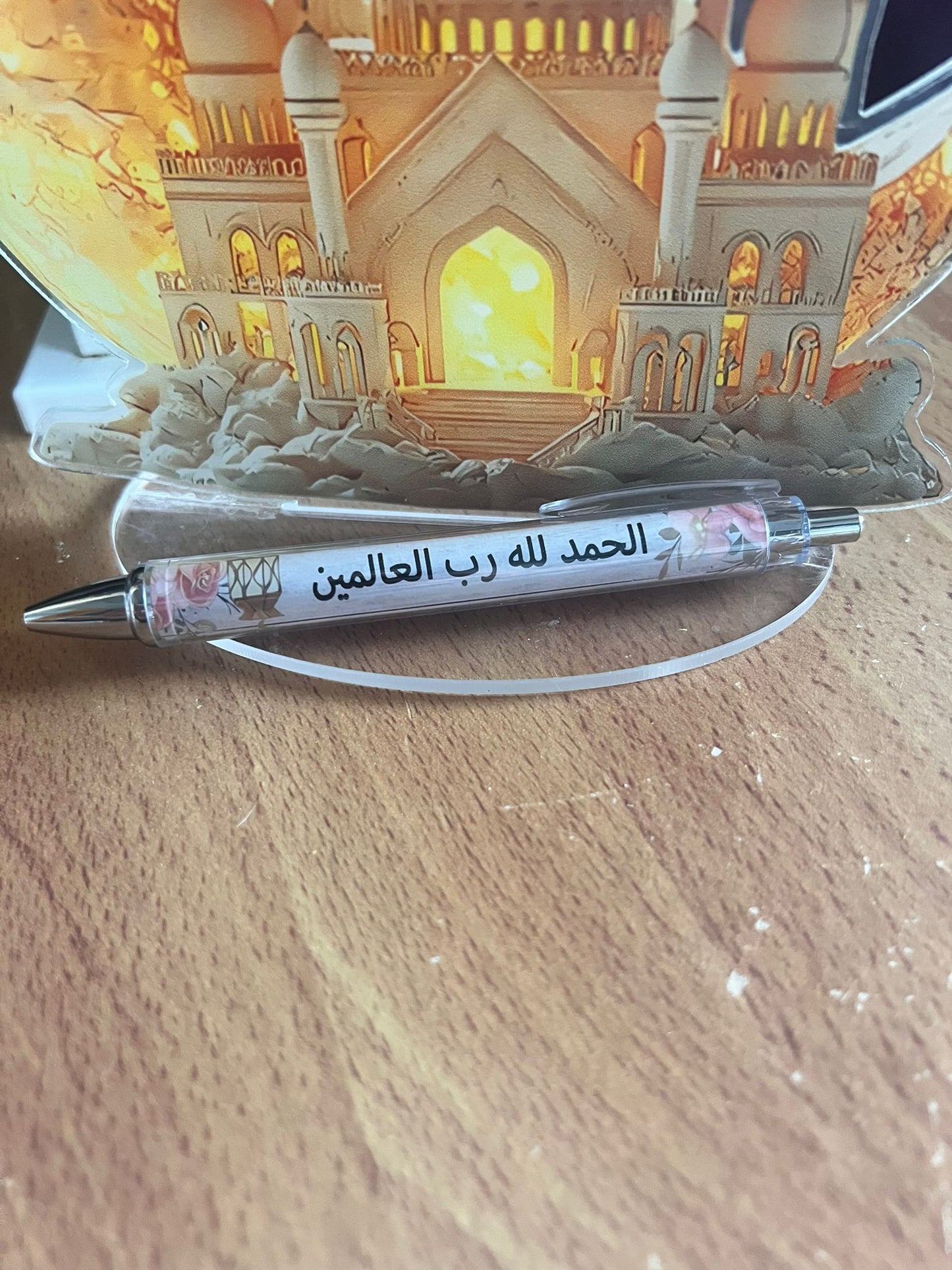 Rollpen mit arabischer und englischer Schrift