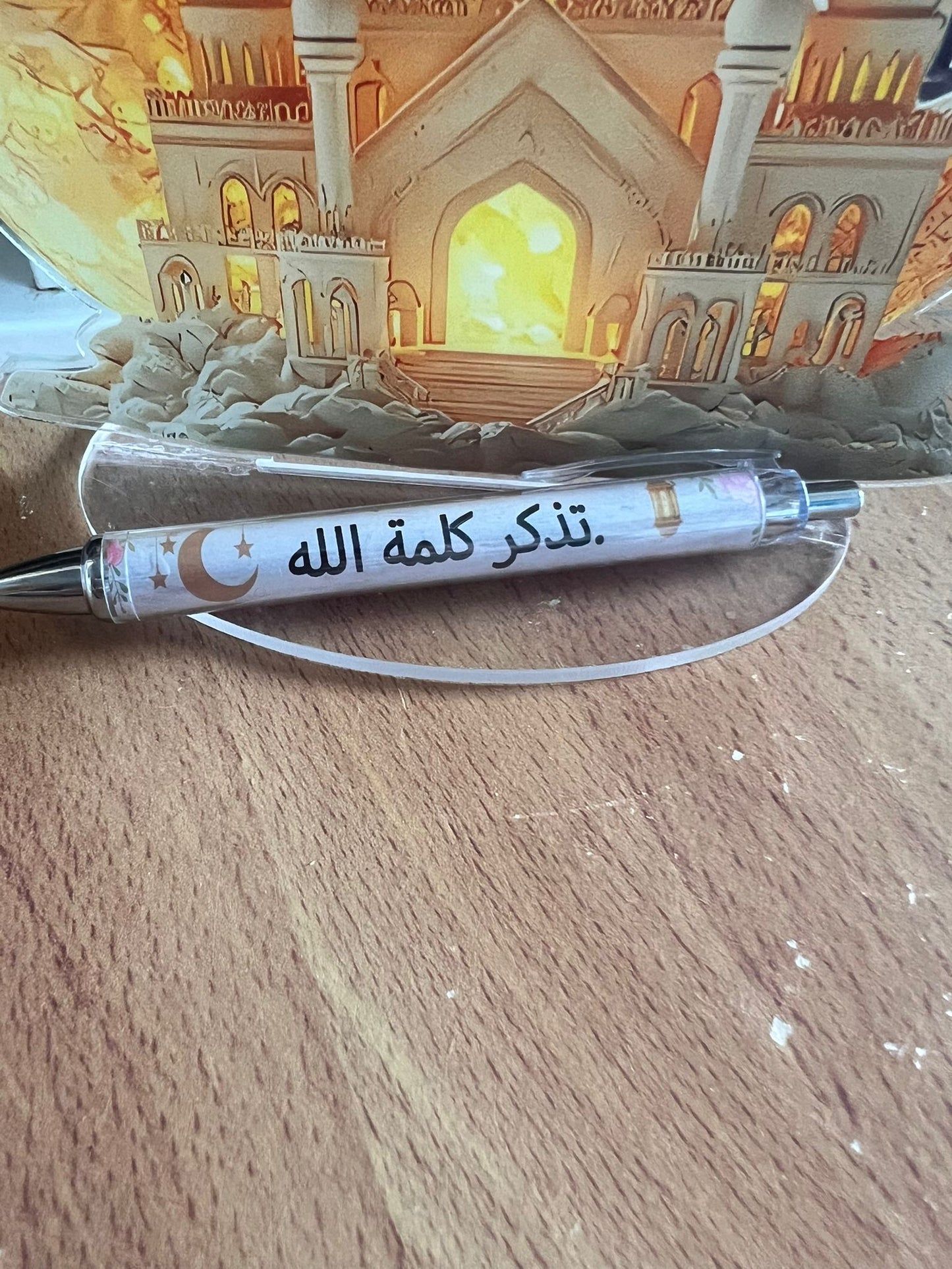 Rollpen mit arabischer und englischer Schrift