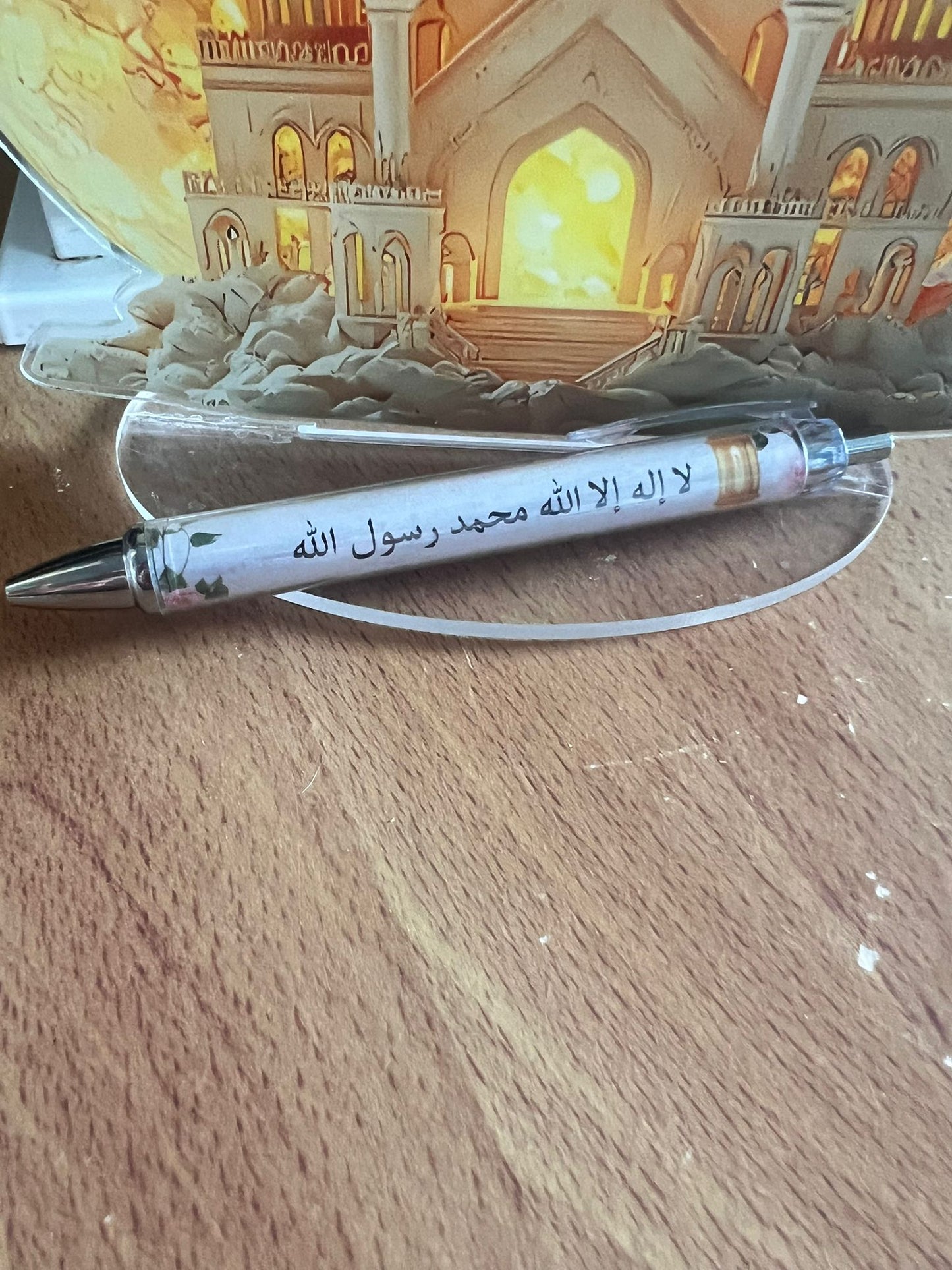 Rollpen mit arabischer und englischer Schrift