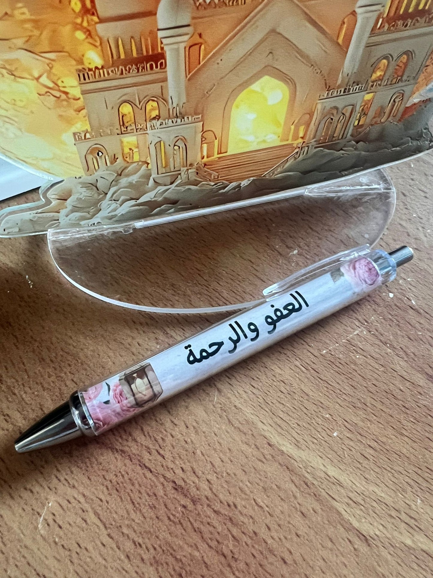 Rollpen mit arabischer und englischer Schrift
